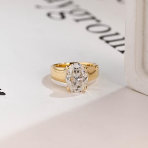 Solid Gold Oval Moissanite Engagement Ring - Gradient Band