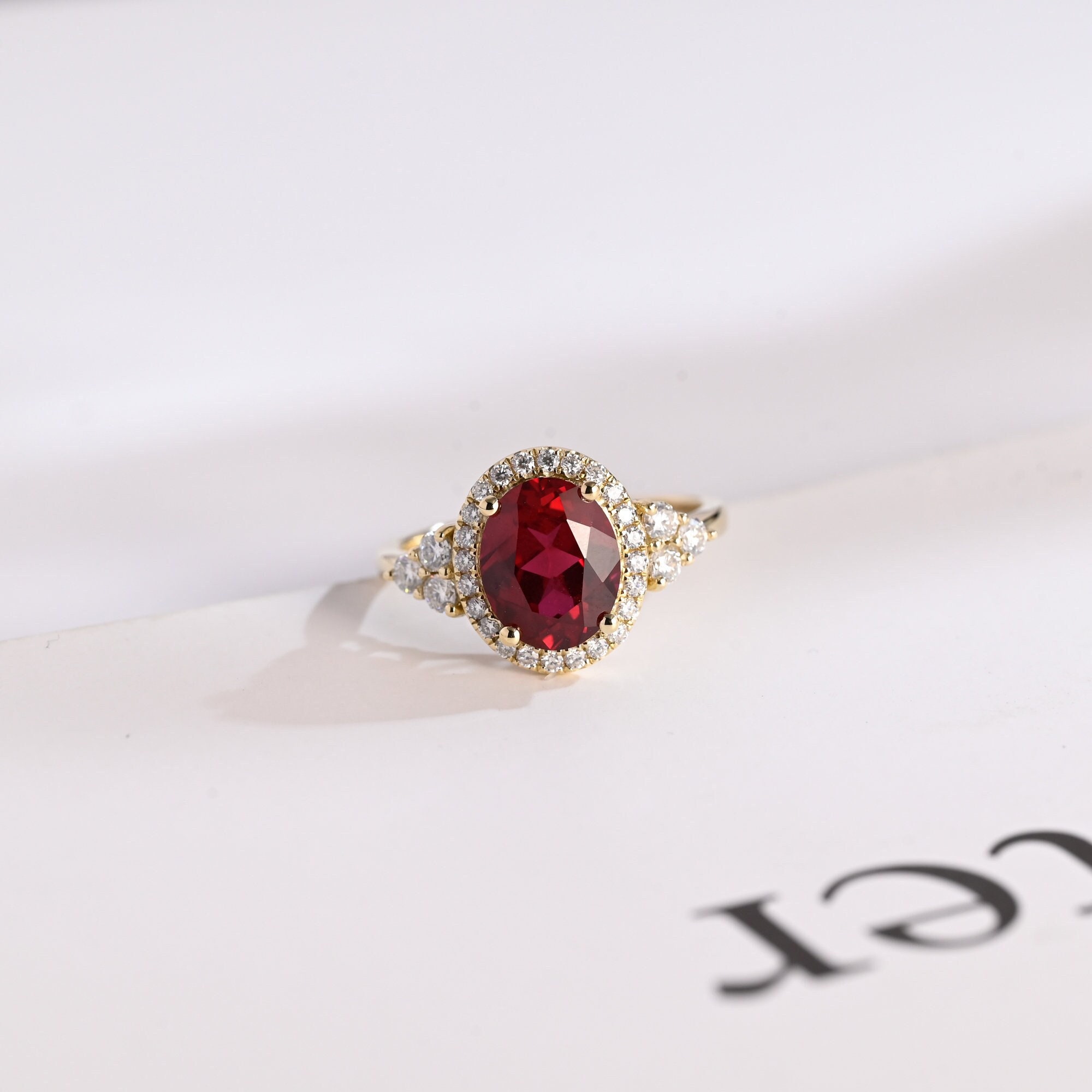 ソリッドゴールド オーバルカット ルビー エンゲージリング 彼女への