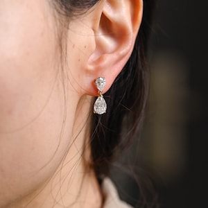 9K/14K/18K Solid Gold Pear Cut Moissanite Studs, Moissanite Earrings, Anniversary/ Birthday/ Valentine&#39;s Day Gift for Women, Wife