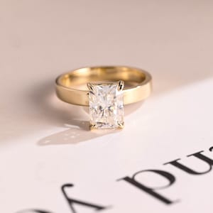 Solid Gold Radiant Moissanite Engagement Ring, Solitaire Ring, Aniversary Gift for Her, RS-164
