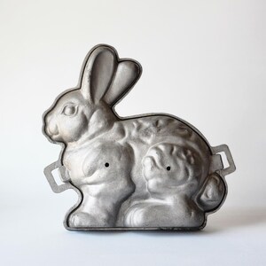 Nordic Ware Vintage Bunny Rabbit 3D Cast Aluminum Two Piece Cake