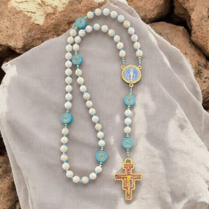 San Damiano, Rebuild My Church Rosary, Natural River Stone Beads, Czech Glass Aster Flower Beads, Miraculous Medal, San Damiano Crucifix. bild 3