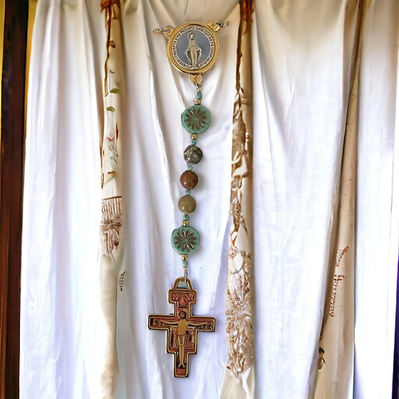 San Damiano, Rebuild My Church Rosary, Natural River Stone Beads, Czech Glass Aster Flower Beads, Miraculous Medal, San Damiano Crucifix. bild 9