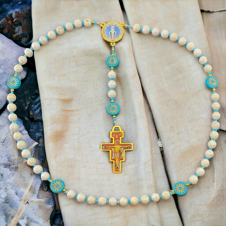 San Damiano, Rebuild My Church Rosary, Natural River Stone Beads, Czech Glass Aster Flower Beads, Miraculous Medal, San Damiano Crucifix. bild 2
