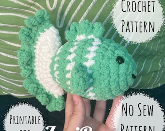 Op de afbeelding: Haakpatroon voor een groen en wit vis amigurumi speelgoed. Het patroon is printbaar en bevat instructies voor een naadloze afwerking. ZariBees is de naam van de winkel die het patroon verkoopt.