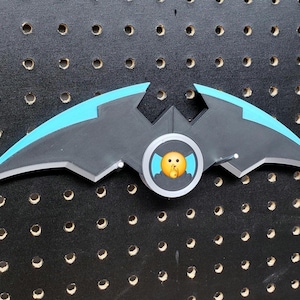 Réplica animada del batarang de 2004: accesorio de cosplay plegable con impresión 3D
