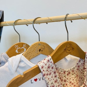 Personalized clothes hanger, children&#39;s hanger, baby sticker, vinyl film for clothes hangers, stickers, vinyl, diaper box, diaper cake baby shower