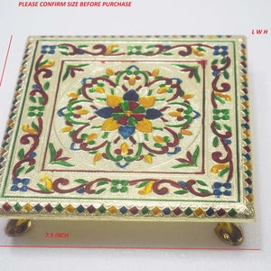 Krishna Meenakari Bajot Handgefertigter Bajot Indischer Chowki Pooja Hocker Pooja Chowki Gott Sitzender Hocker Traditioneller Bajot für Gott Puja Dekor