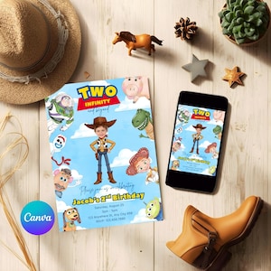 Puede incluir: Una invitación de cumpleaños con el texto "TWO INFINITY and beyond" con un vaquero de dibujos animados. Un teléfono inteligente muestra el mismo diseño. Un sombrero de vaquero, una bota marrón y otros elementos decorativos están dispuestos alrededor de la invitación.