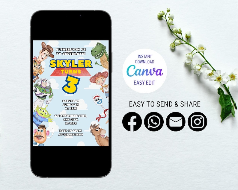 Op de afbeelding: Een digitale uitnodiging voor een verjaardagsfeest met personages uit de Toy Story-filmfranchise. De uitnodiging is voor een jongen genaamd Skyler die drie jaar wordt. De uitnodiging is ontworpen om eruit te zien als een smartphone-scherm met een blauwe achtergrond en een witte rand. De tekst op de uitnodiging luidt: "Kom gezellig meevieren! Skyler wordt 3. Zaterdag 17 juni om 15:00 uur. 123 Anywhere St. Any City, ST 12345. RSVP naar Mama op 123-456-7890."
