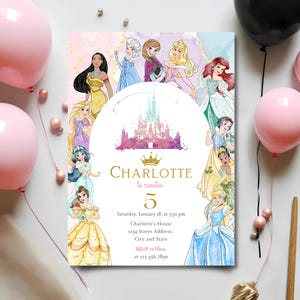 Puede incluir: Una invitaci&oacute;n colorida con princesas de Disney, un castillo y el texto "CHARLOTTE cumple 5 a&ntilde;os". La invitaci&oacute;n incluye detalles para una fiesta de cumplea&ntilde;os, incluyendo la fecha, la hora, la ubicaci&oacute;n y la informaci&oacute;n de RSVP.