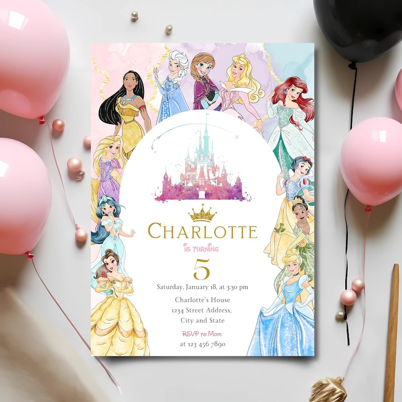 Puede incluir: Una invitaci&oacute;n colorida con princesas de Disney, un castillo y el texto "CHARLOTTE cumple 5 a&ntilde;os". La invitaci&oacute;n incluye detalles para una fiesta de cumplea&ntilde;os, incluyendo la fecha, la hora, la ubicaci&oacute;n y la informaci&oacute;n de RSVP.