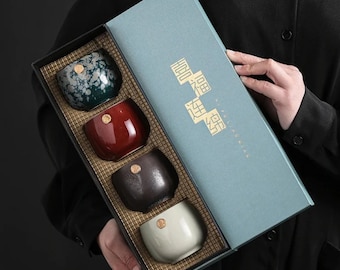 Tazas de cerámica japonesas Wabi-Sabi para café y sake, hechas a mano, esmaltadas al horno, con patrones, colores y texturas únicos.