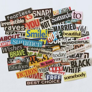 Könnte beinhalten: Eine Collage aus bunten Zeitschriftenausschnitten mit Wörtern wie "fearless", "irresistible", "brave", "hope", "smile", "journey", "fabulous", "best choice", "creativity", "married", "old", "wonderful", "today", "great", "black", "white", "somebody" und "free".