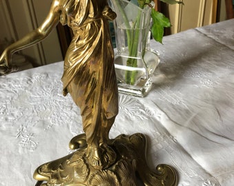 Lampe de chevet ou bureau en bronze doré, Art nouveau, figurant une Renommée