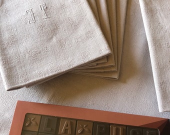 Servicio de mesa, mantel y servilletas de algodón damasco, con monograma JT, años 40/50.