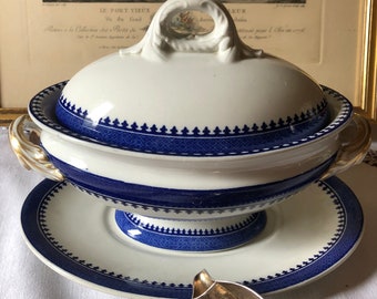 Saucière en porcelaine anglaise, blanche avec une frise bleue, fin 19ème