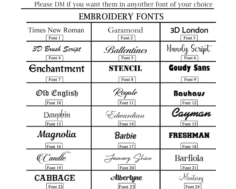 Op de afbeelding: Een overzicht van verschillende borduurlettertypen, elk met een naam en een lettertype nummer. De lettertypen vari&euml;ren in stijl, van klassieke schreeflettertypen zoals Times New Roman tot meer decoratieve opties zoals 3D Brush Script en Candle.