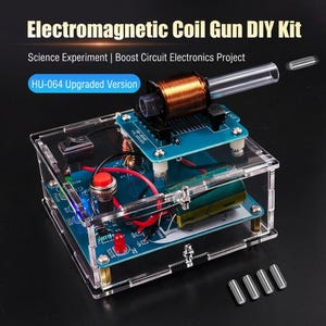 Puede incluir: Kit de bricolaje de pistola de bobina electromagnética con el texto "Science Experiment | Boost Circuit Electronics Project" y "HU-064 Upgraded Version". Incluye una caja de acrílico transparente, placas de circuito azules y una bobina de cobre.