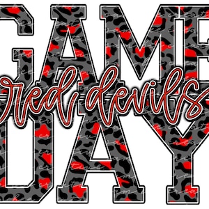 Puede incluir: Un gráfico de estampado de leopardo gris y rojo con el texto "GAME DAY" y "Red Devils" en blanco.