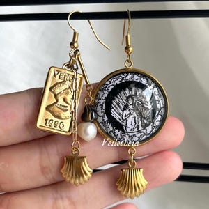 The Birth of Venus | Aphrodite Hand-drawn Pendant Mismatched Earrings | Stainless steel | 18k gold-plated hooks | Greek Mythology