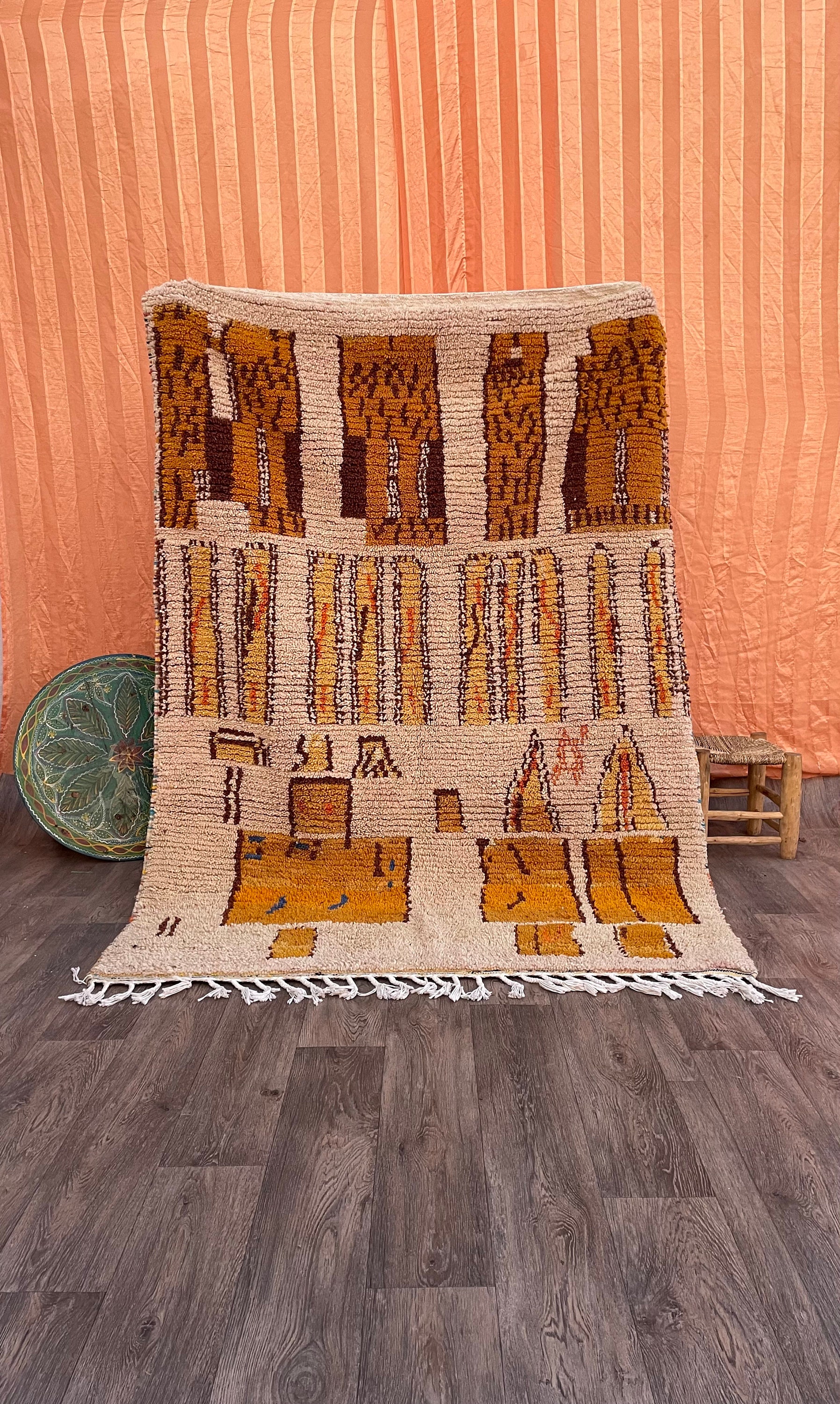 ハンドメイドウールのブジャードラグ：モロッコベルベルシャグ