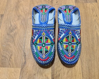Moroccan berber pantoufle. Amazigh babouche in leather. leather Moroccan shoes. Original babouche berber. Amazigh mocassins in leather