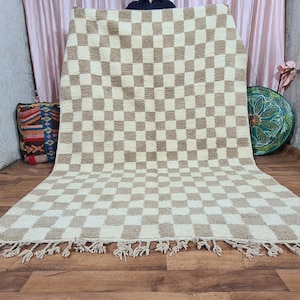 Grand tapis à carreaux beige et blanc, tapis berbère marocain à carreaux, tapis à carreaux - tapis en damier - tapis beniourain, tapis en laine