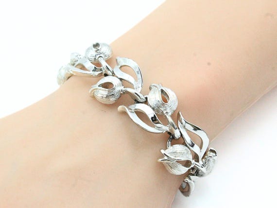Lovely Lisner Signed Designer Silver Tone Textured Link Bracelet
