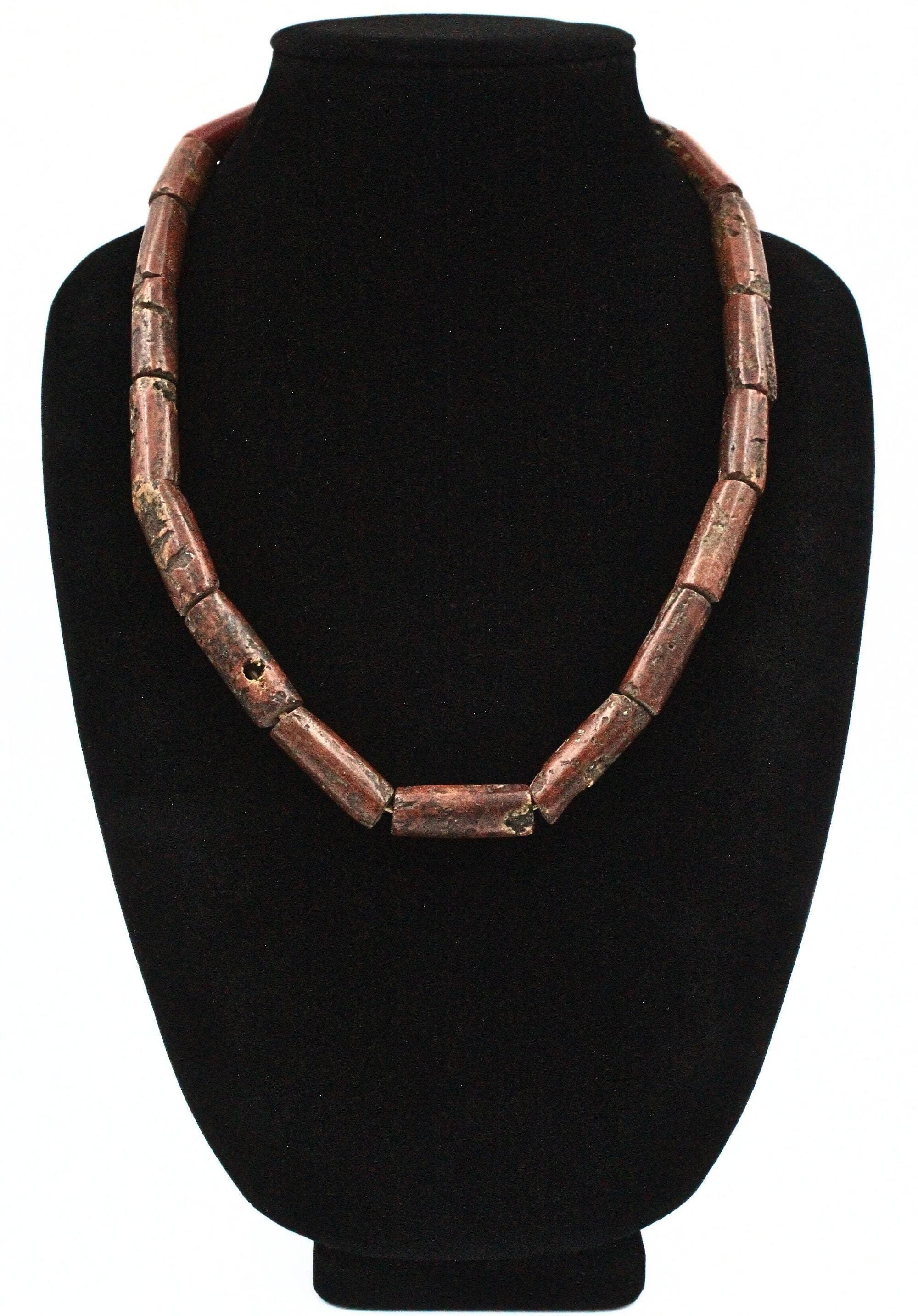Collar grande de piedra de bauxita con cuentas africanas de comercio de nativos americanos antiguos