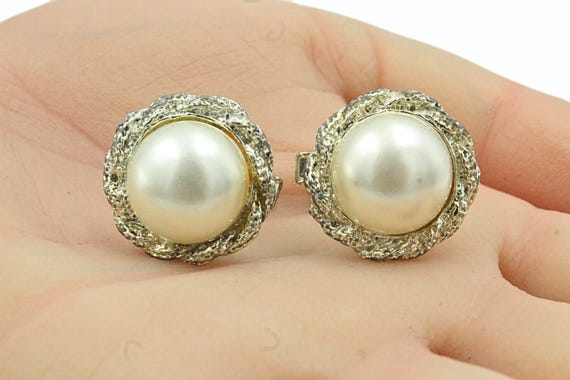 Distinguished White Faux Pearl Silver Tone Textured Cufflinks View 6