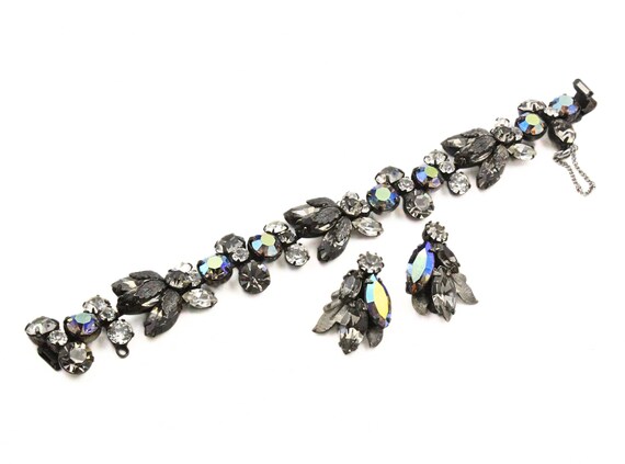 Stunning Regency Signed White Gray Iridescent Gla… - image 3