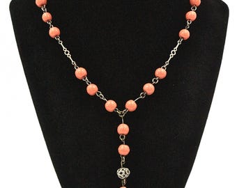 Exquisito collar con colgante de lazo naranja de celuloide antiguo Art Déco
