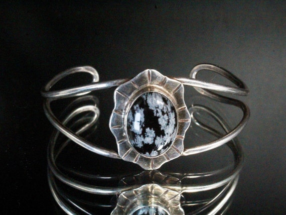 One Of The Best Vintage Native American Navajo Snowflake Obsidian Sterling Silver Bracelet One Of The Best Vintage Native American Navajo Snowflake Obsidian Sterling Silver Bracelet