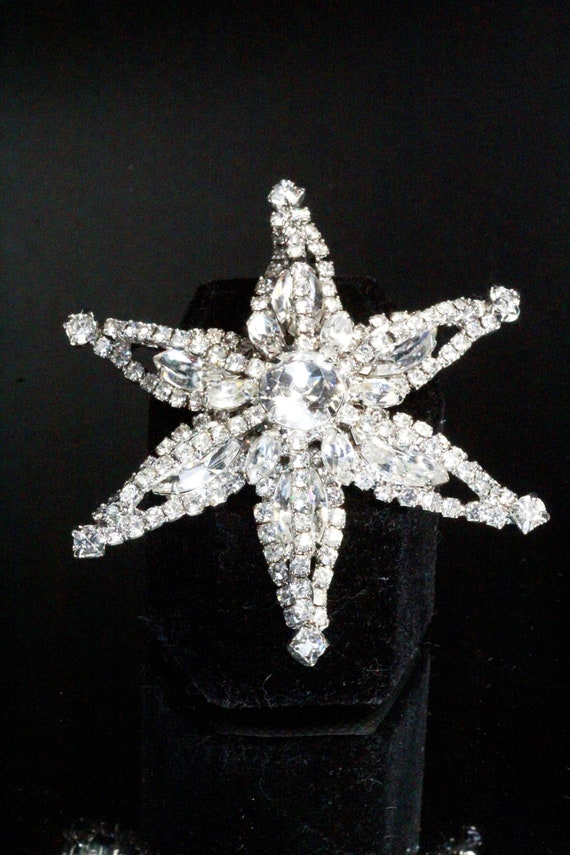 Weiss Signed Designer Rhinestones Star Burst Holi… - image 3