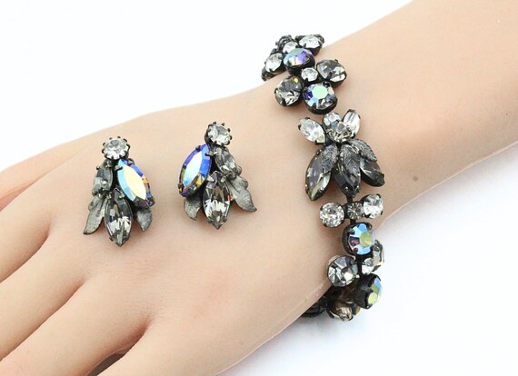 Stunning Regency Signed White Gray Iridescent Gla… - image 2