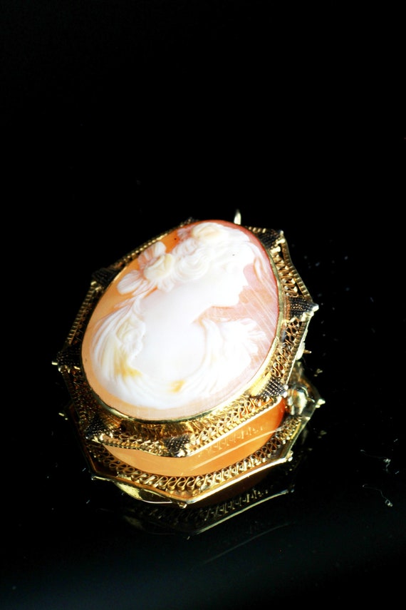 14K Edwardian Two Tone Carved Cameo Lady Pin Penda