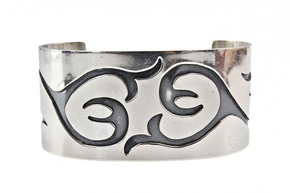 Superior Vintage Hopi/ Navajo 'Geometric Ocean Wave' Native American Jewelry Silver Bracelet Old Superior Vintage Hopi/ Navajo 'Geometric Ocean Wave' Native American Jewelry Silver Bracelet Old