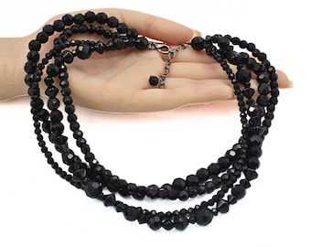 Collar contemporáneo de cuentas de luto de azabache francés de varias hebras