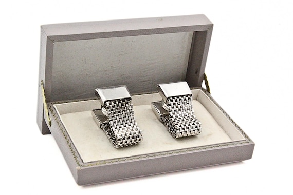 Distinguished Silver Plated Mesh Men's Formal Cufflinks