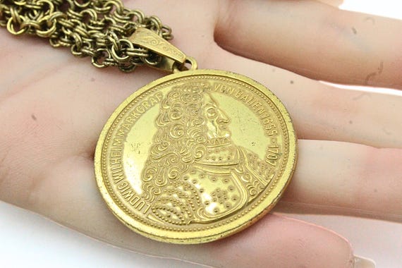 Elegant Miriam Haskell Signed Gold Gilt Ludwig Wi… - image 3