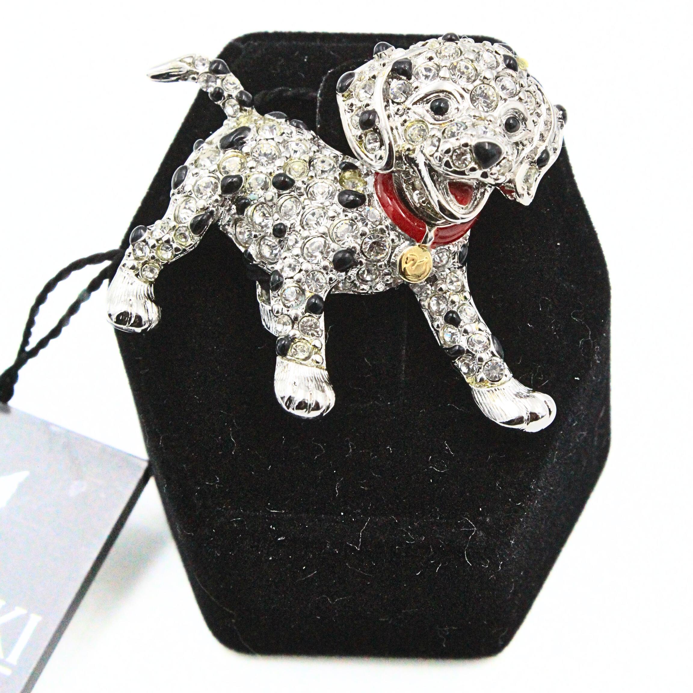 キラキラ輝くスワロフスキークリスタルをちりばめたダルメシアン犬の