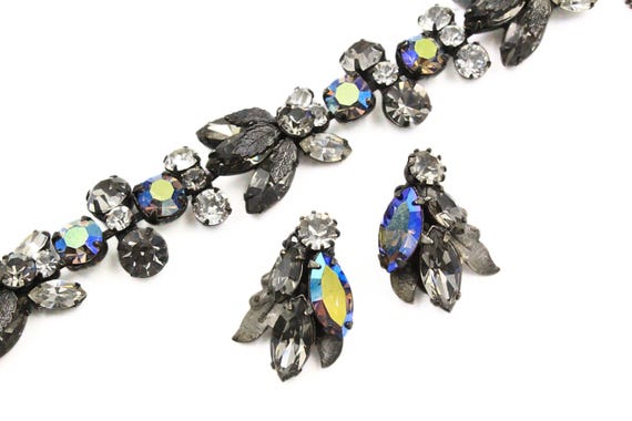 Stunning Regency Signed White Gray Iridescent Gla… - image 1