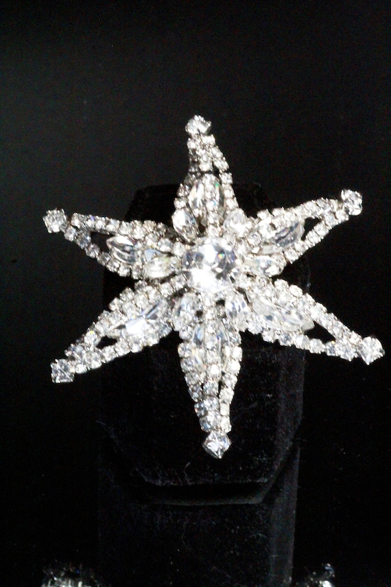 Weiss Signed Designer Rhinestones Star Burst Holi… - image 4