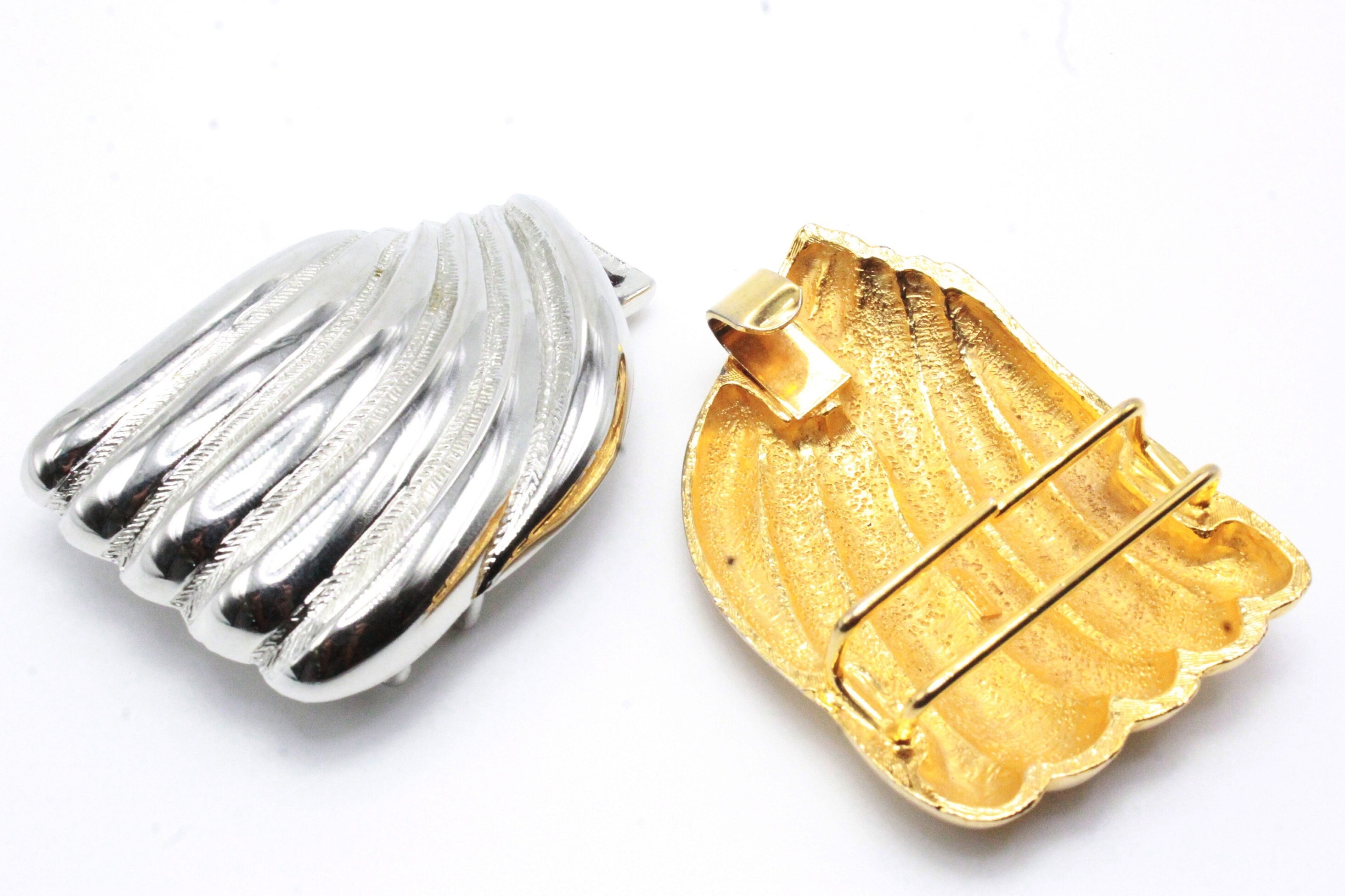 Gold Textured Belt Buckle Signed Dotty Smith Vintage Dotty Smith Gold Tone Metal 2 Part Ladybug Buckle  main image 2