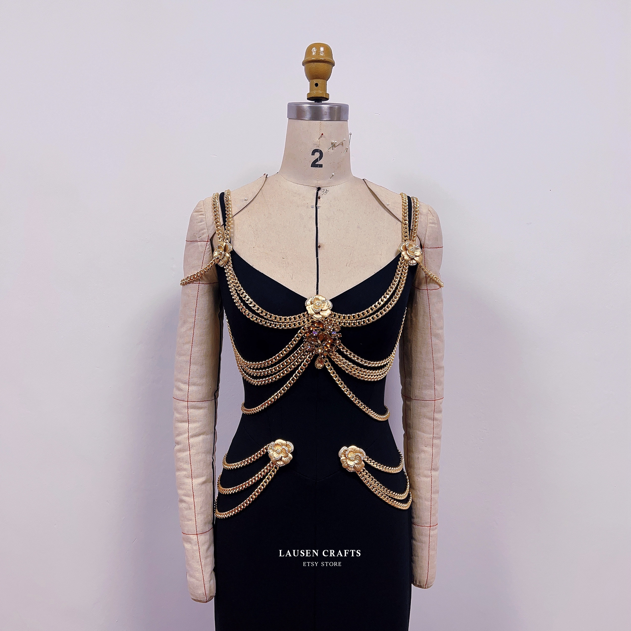 black dress with hole on chest with gold chain Black One Shoulder Maxi Dress main image 1