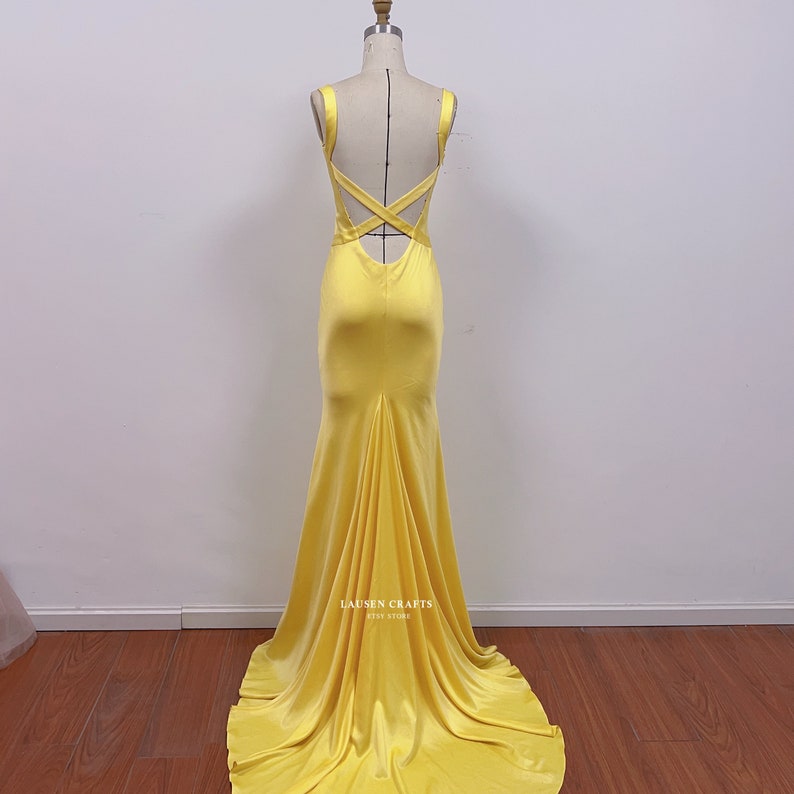 Gele satijnen avondjurk Gele satijnen galajurk Gele jurk Hoe te verliezen Aangepaste satijnen formele jurk afbeelding 5