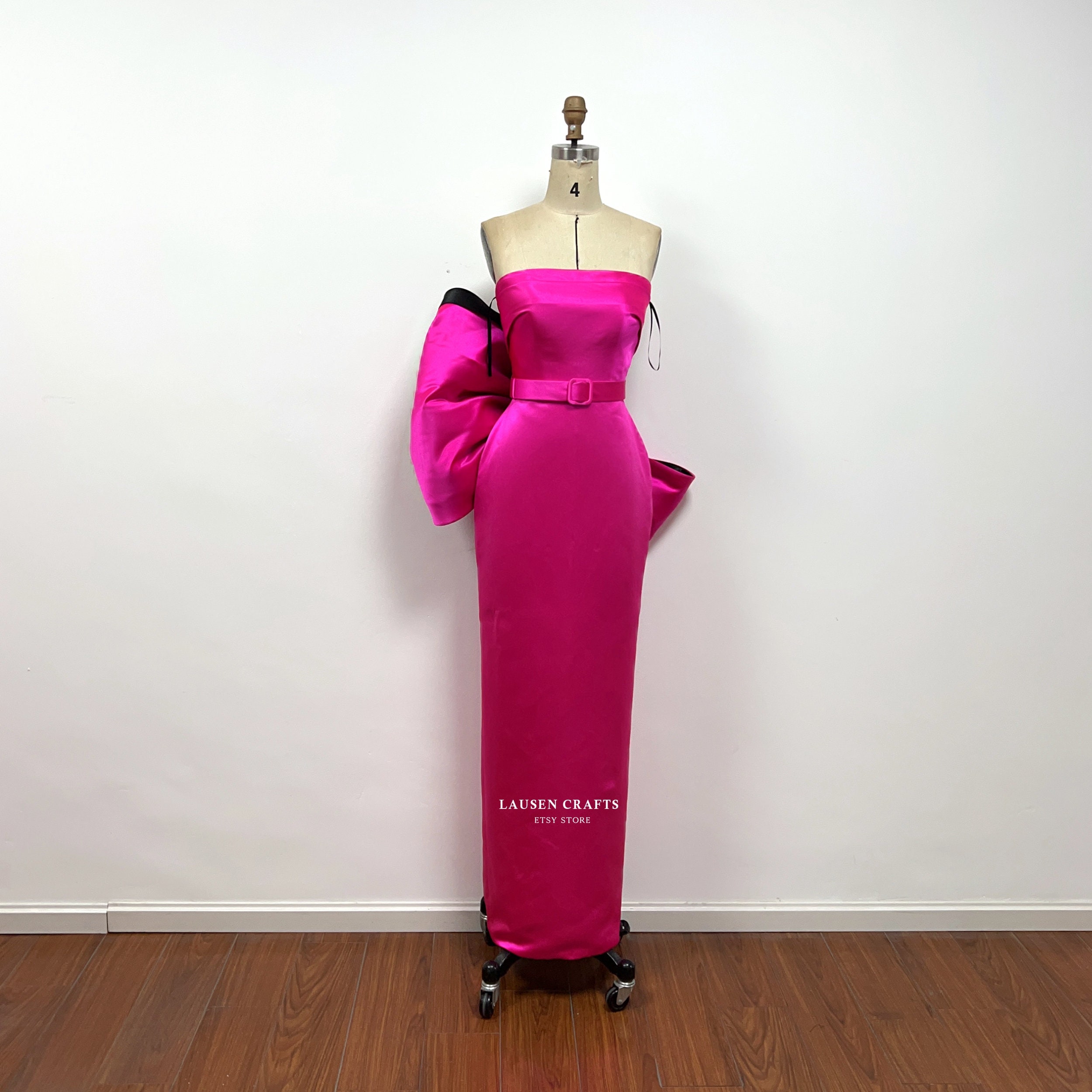 pink dress of marilyn monroe Every outfit as Lorelei Lee wore in the 1953 musical comedy Gentlemen Prefer Blondes , Designed by William Travilla, this movie would give us one the most iconic Marilyn looks of 1962) was an American actress Marilyn Pink Bow Dress, Iconic