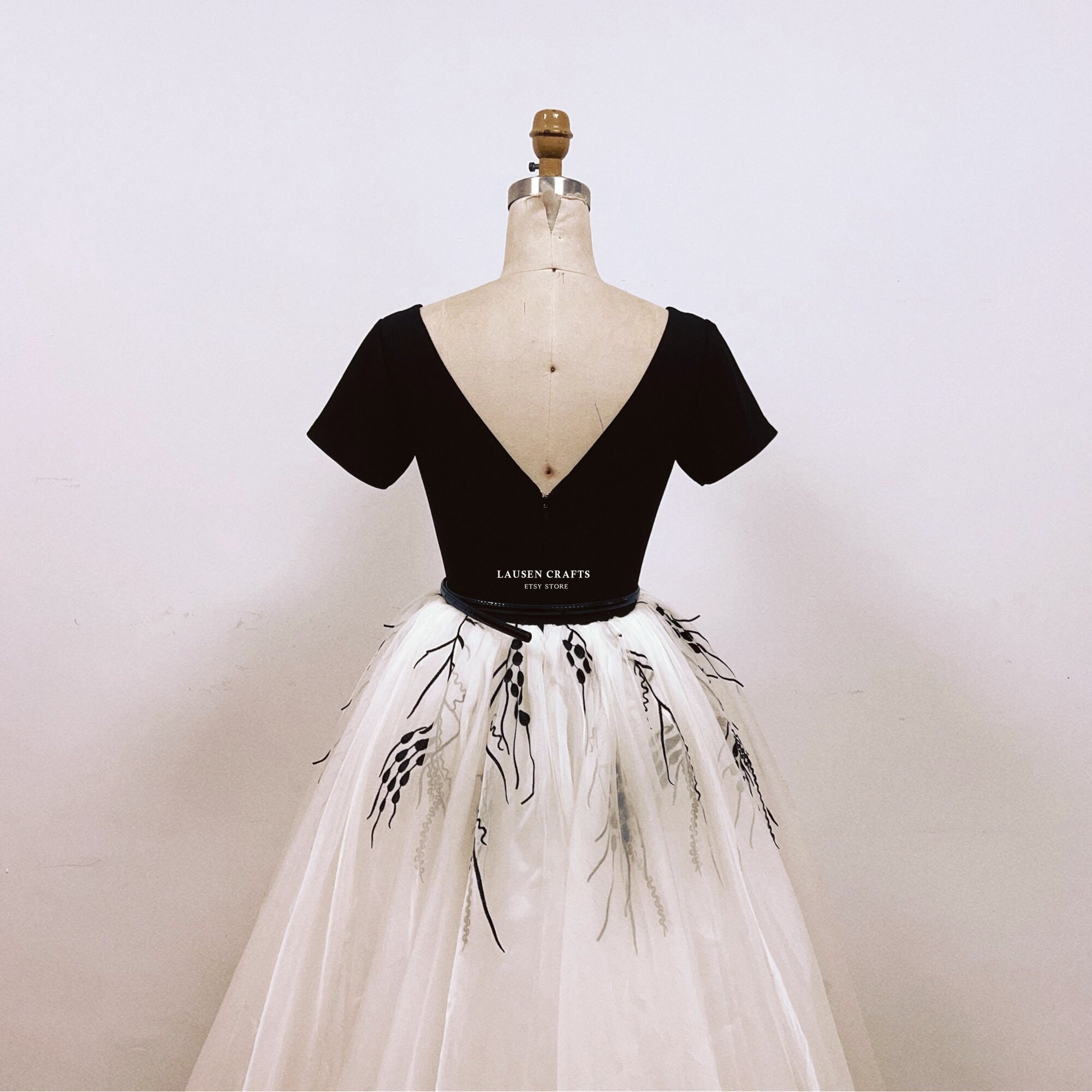 grace kelly black white dress and 1950s Rear Window Costume 32.0 CARE Hand Wash colour:Cream LONG-SLEEVE POLY CREPE OFF-SHOULDER Size:16 Boys