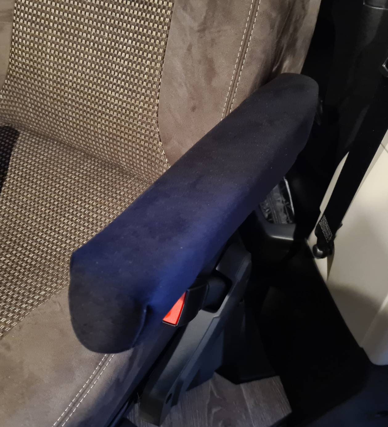 DOKRIN Armlehnenbezüge Auto - 2 Stück Universal, Elastisch, Maschinenwaschbar